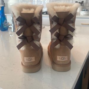 Ugg Bailey Bow excellent condition